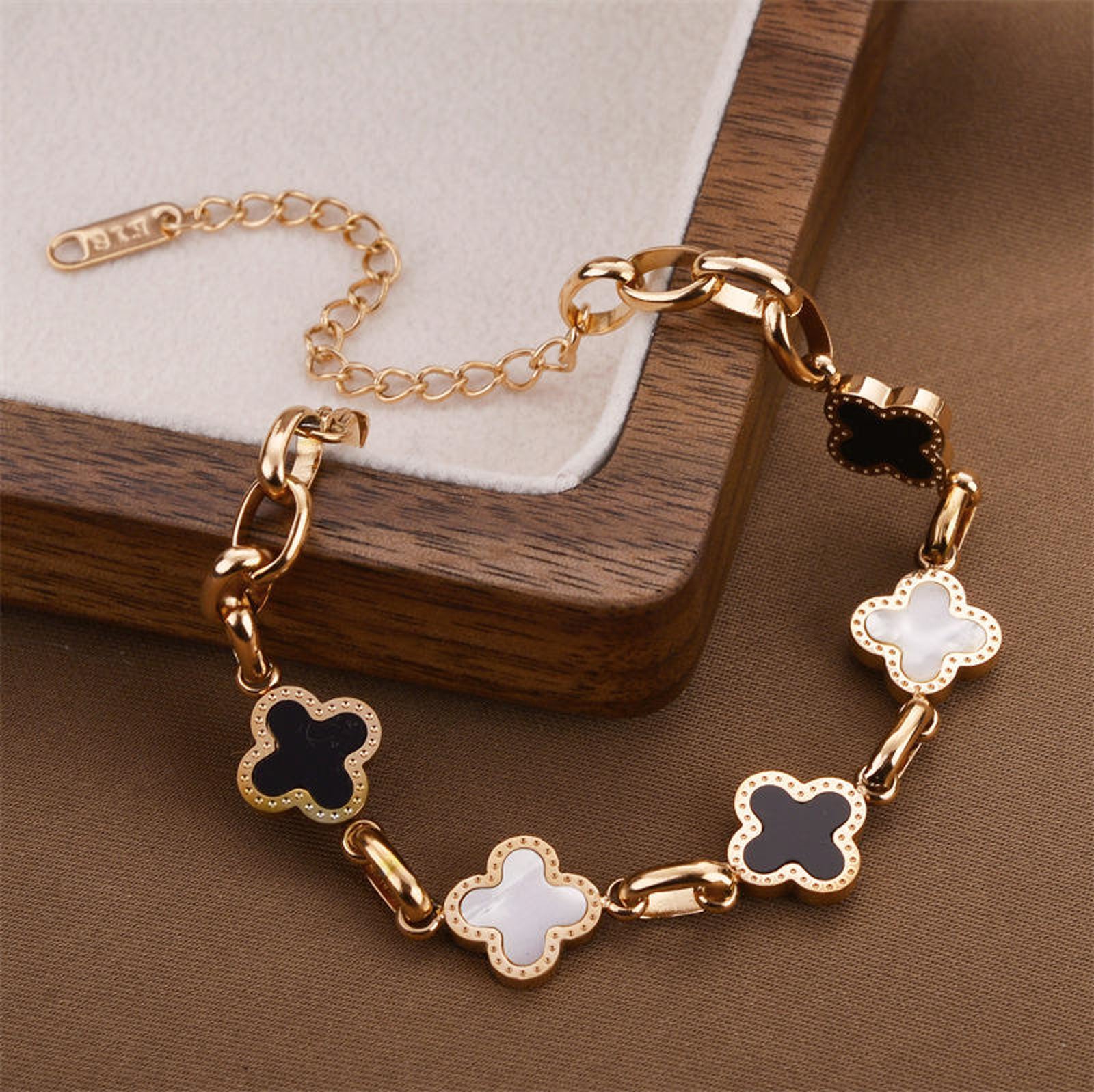 Gold Clover Charm Bracelet – Black & White Enamel Adjustable Jewelry for Women