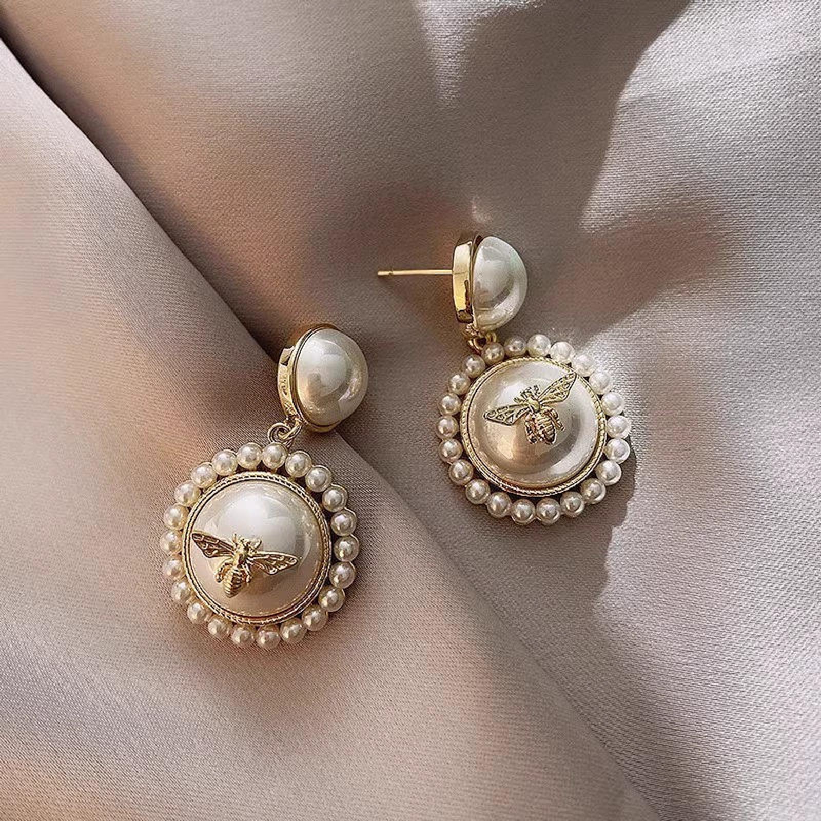Vintage Pearl Drop Earrings with Gold Bee Motif – Elegant Statement Jewelry