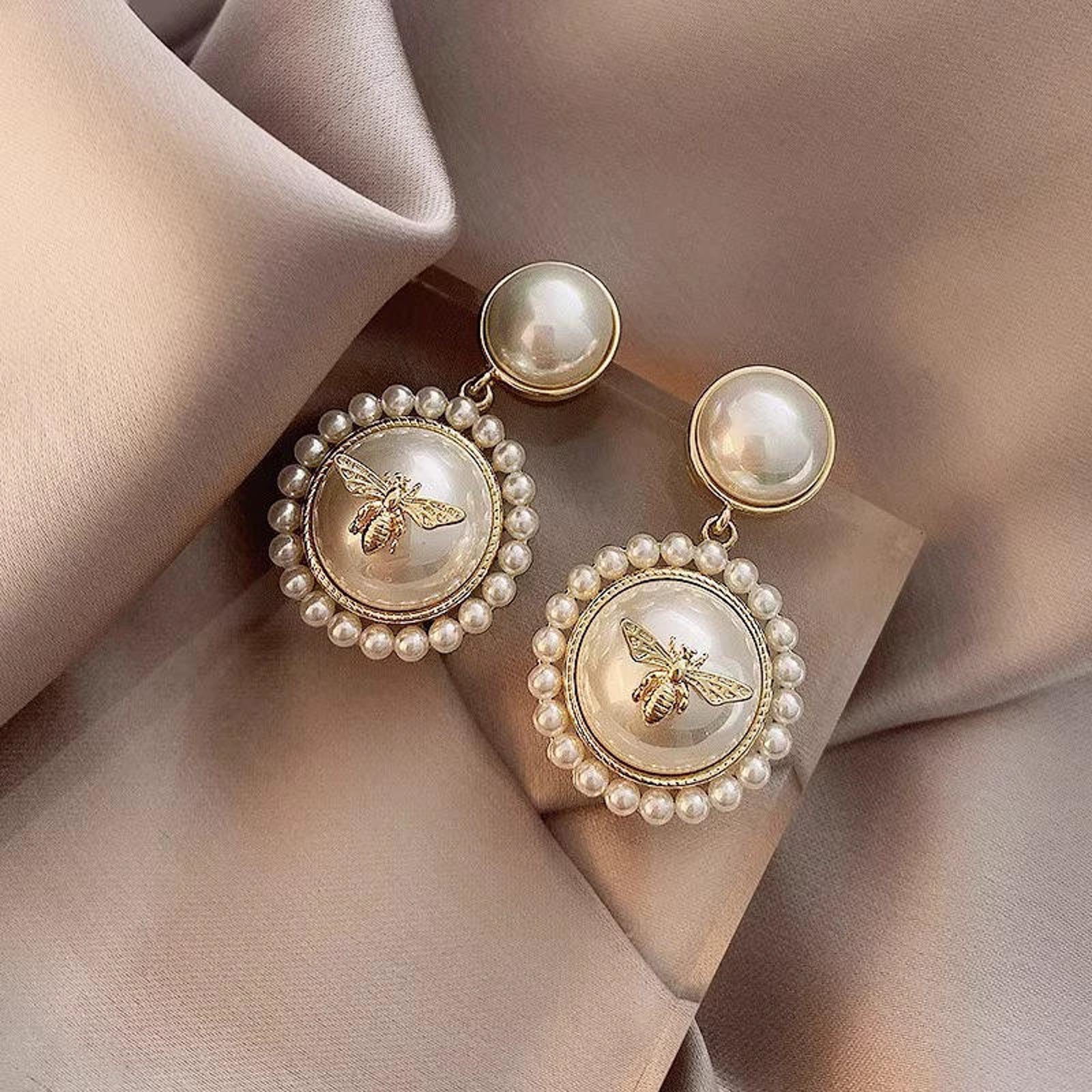 Vintage Pearl Drop Earrings with Gold Bee Motif – Elegant Statement Jewelry
