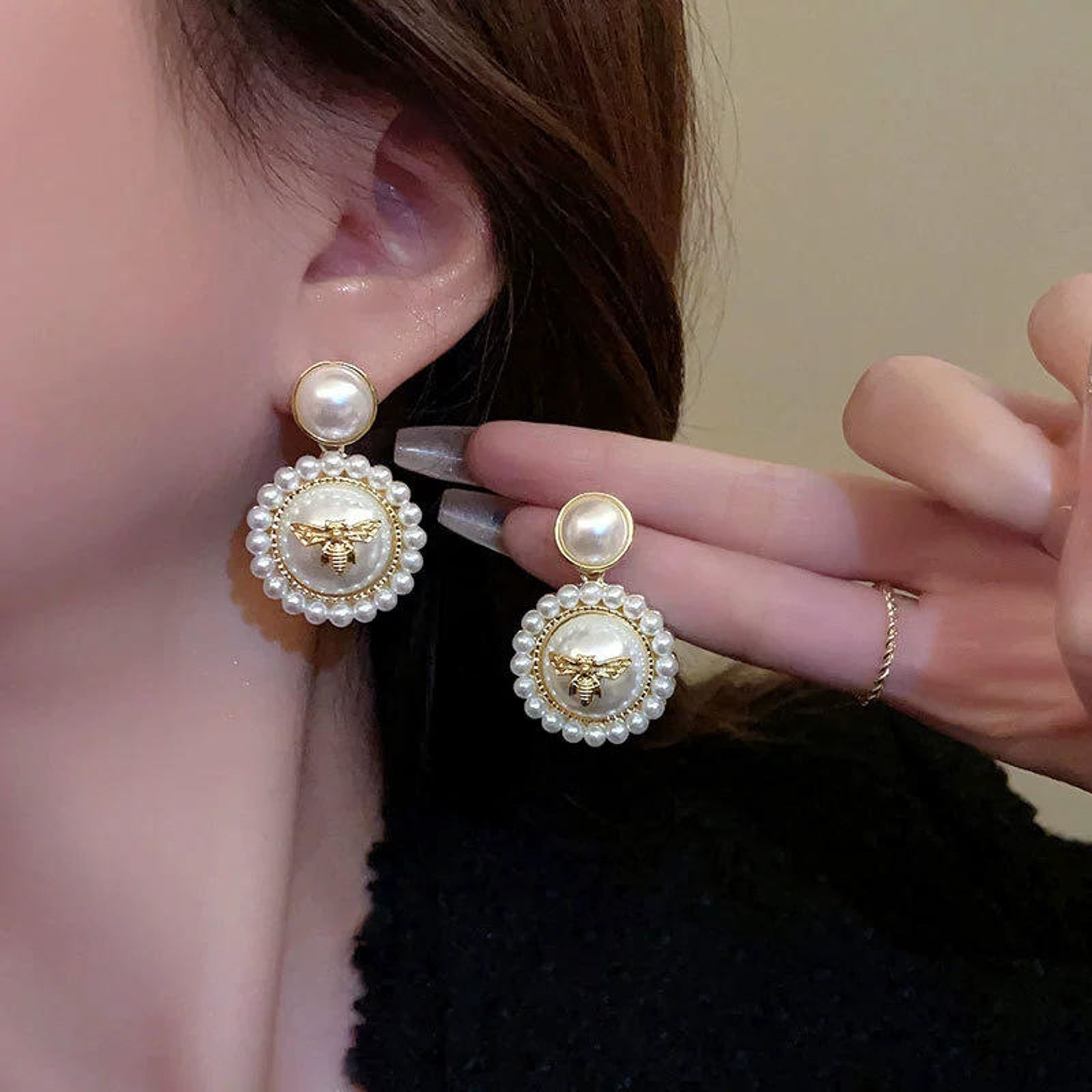 Vintage Pearl Drop Earrings with Gold Bee Motif – Elegant Statement Jewelry