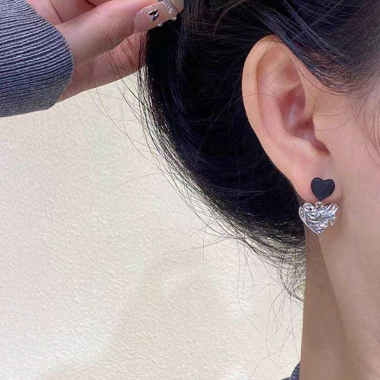 Asymmetrical Heart Drop Earrings in Black & Silver – Romantic Statement Jewelry