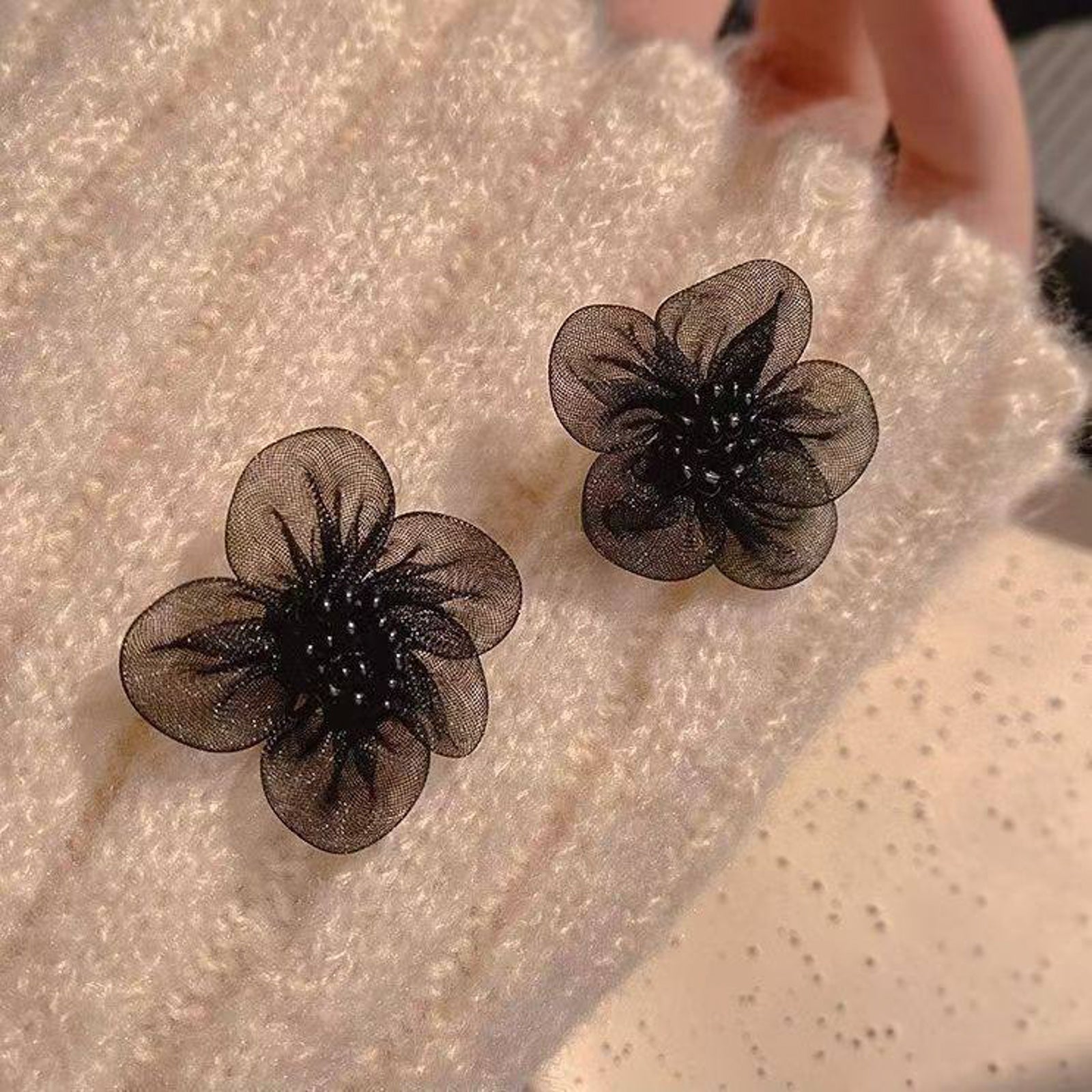 Black Mesh Flower Earrings with Beaded Center – Elegant Korean-Inspired Statement Jewelry
