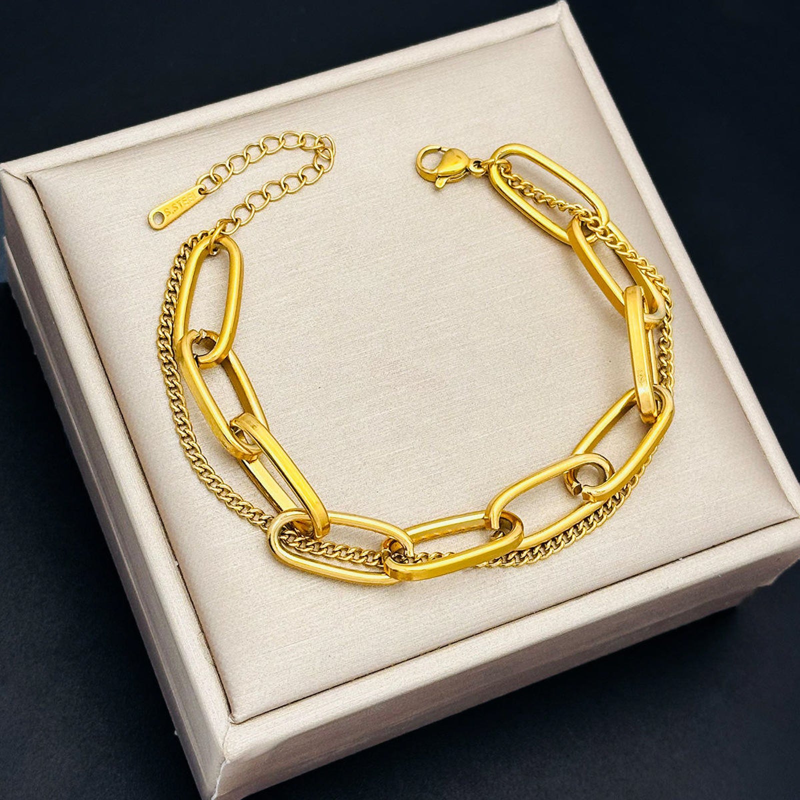 Gold Chain Bracelet with Oval & Rectangular Links – Adjustable Modern Charm Jewelry for Women