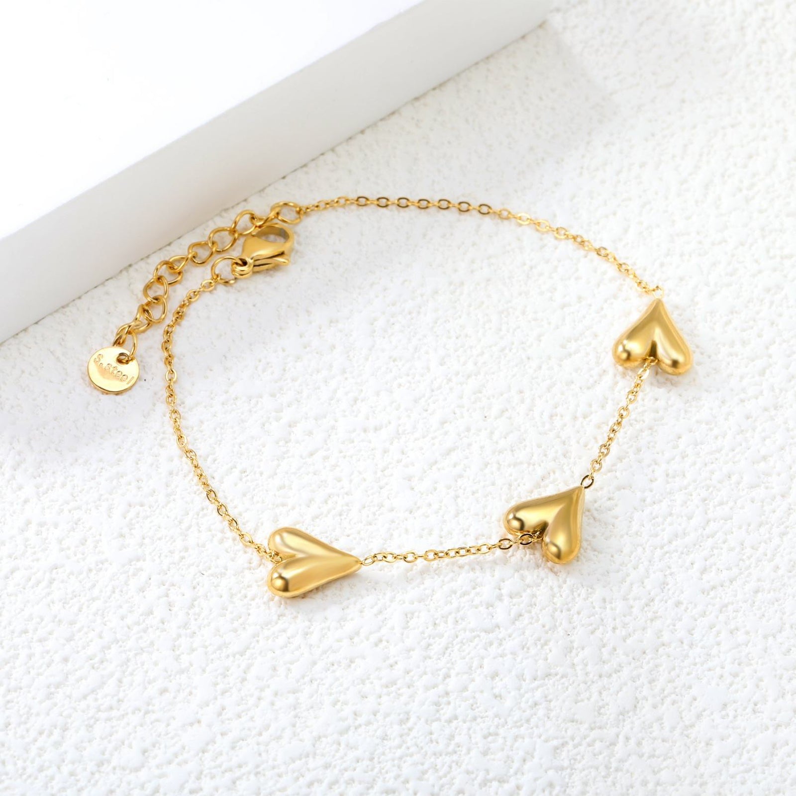 Gold-Plated Heart Charm Bracelet – Dainty Adjustable Jewelry for Women